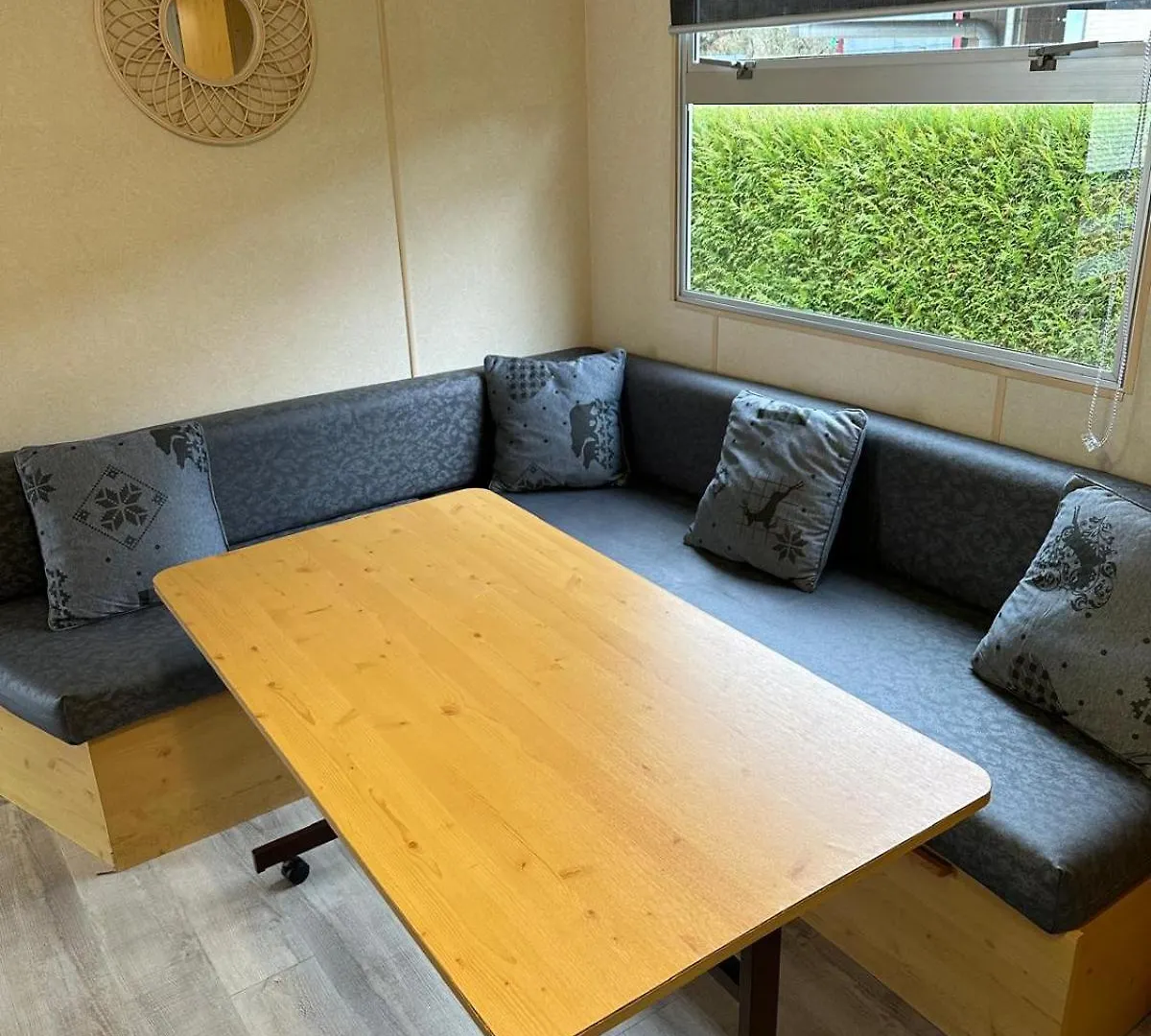 Mobil-Home A Quelques Metres Du Lac D'Aiguebelette Novalaise 0*,