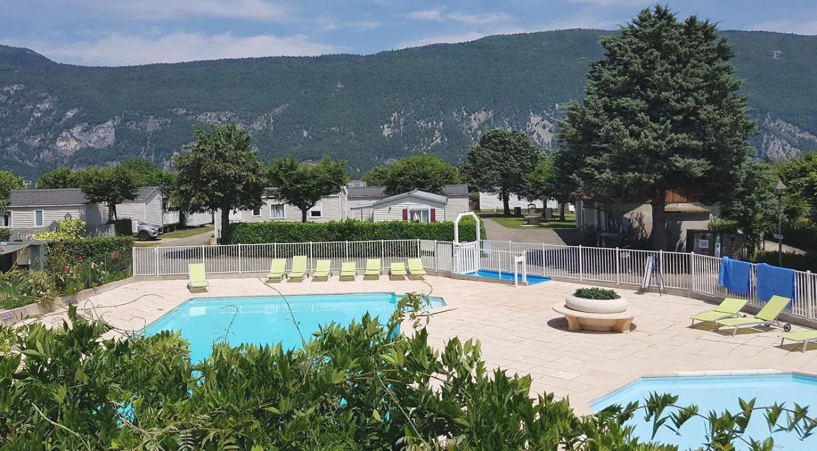 Mobil-Home A Quelques Metres Du Lac D'Aiguebelette Novalaise